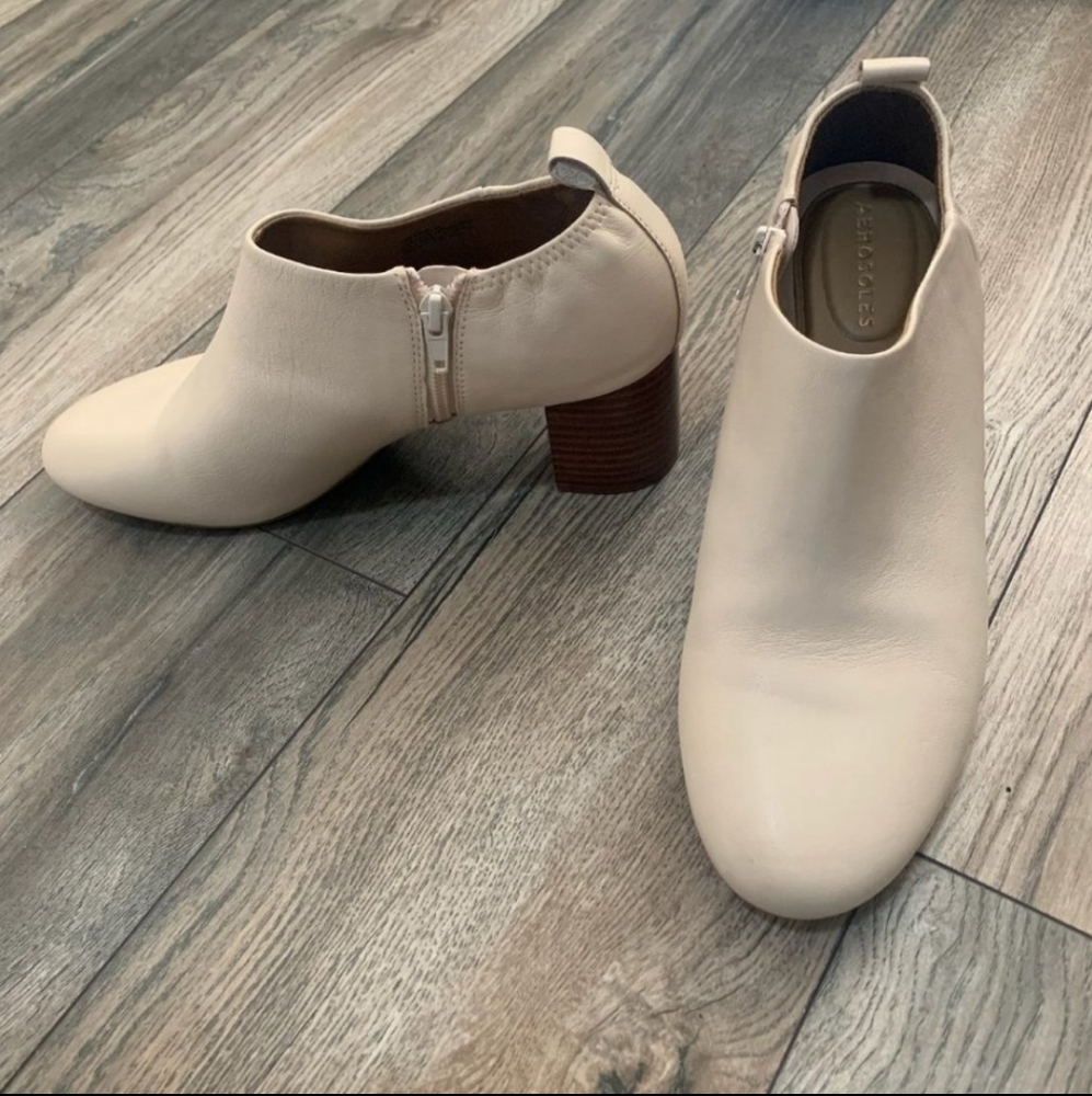 AEROSOLES CAYUTA BONE LEATHER ANKLE BOOTS 10 M- GORGEOUS!